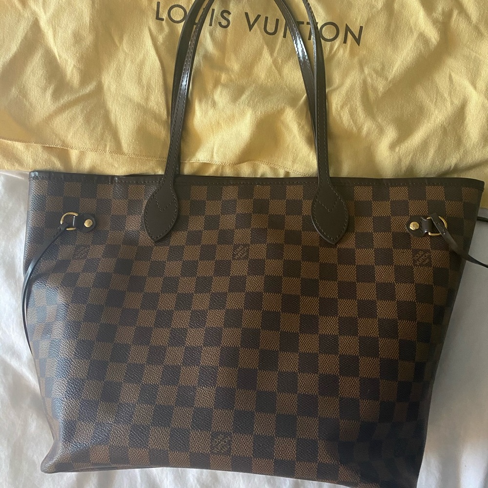Authentic Louis Vuitton Neverfull (Medium)